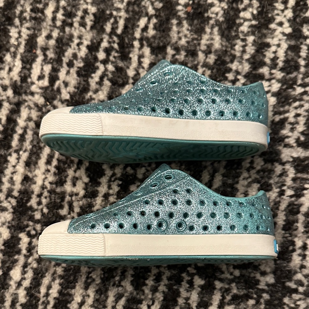 Native - Baby Blue Sparkle - Size C7 - Picture 4 of 4